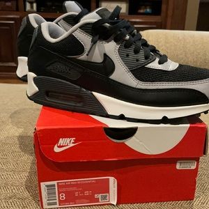 Nike Air Max 90 Essential